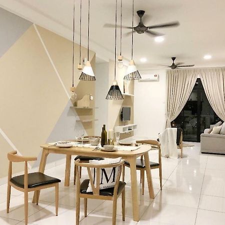 Le Platino Homestay Johor Bahru Extérieur photo