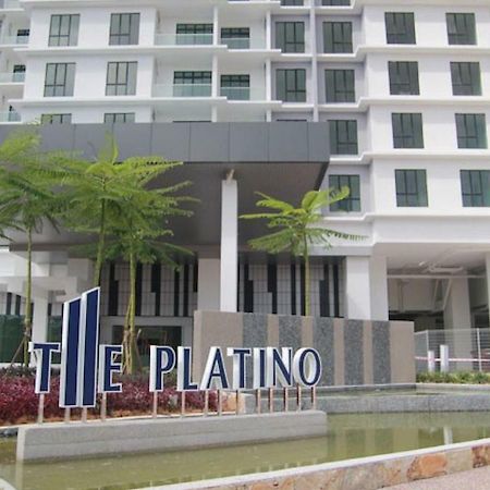 Le Platino Homestay Johor Bahru Extérieur photo